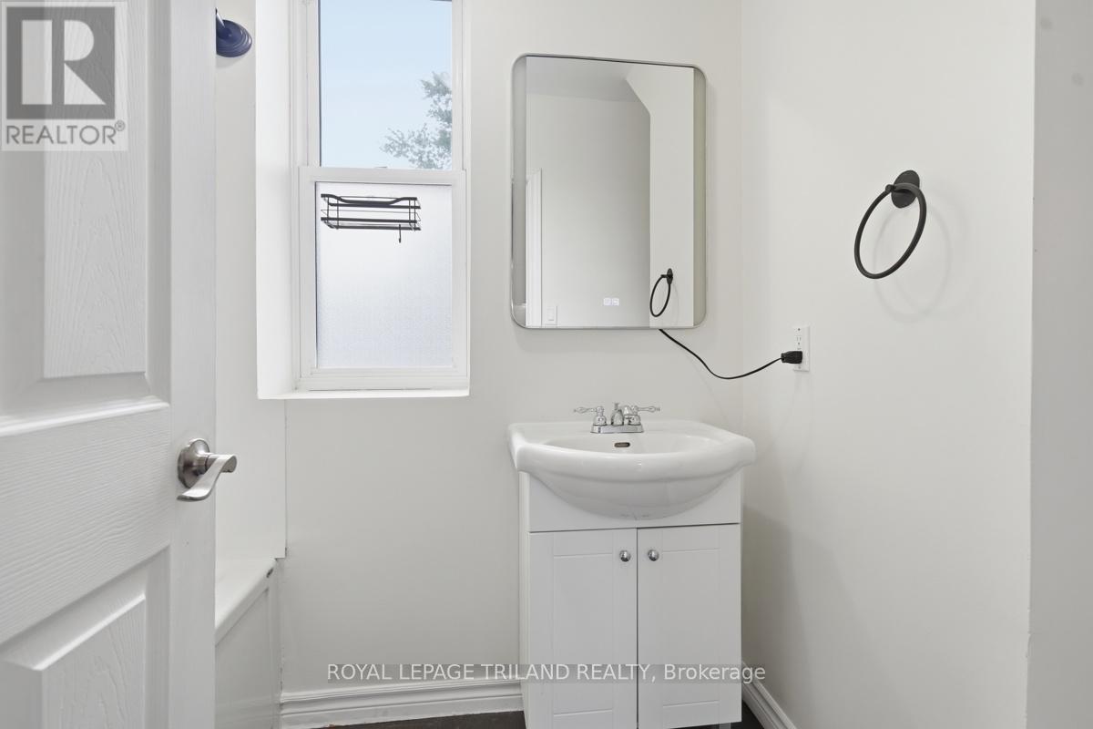 2 - 876 Van Street, London East, Ontario  N5Z 1M7 - Photo 17 - X13494928