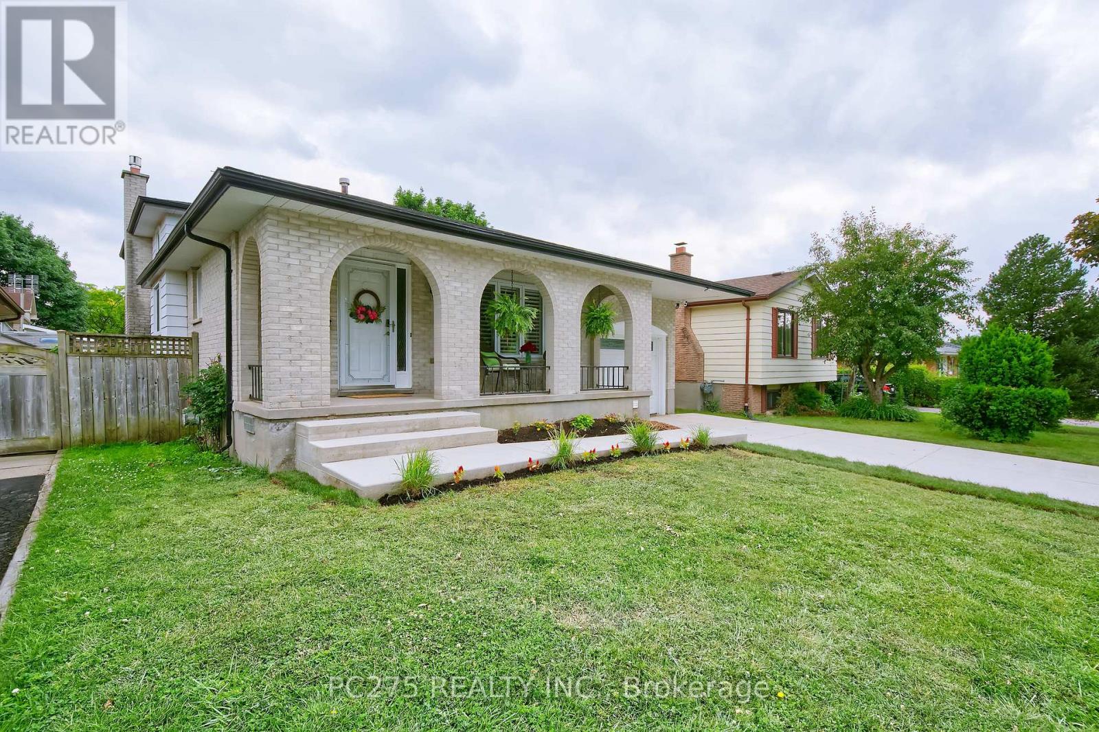 485 Ferndale Avenue, London South, Ontario  N6C 4Y1 - Photo 2 - X13495084