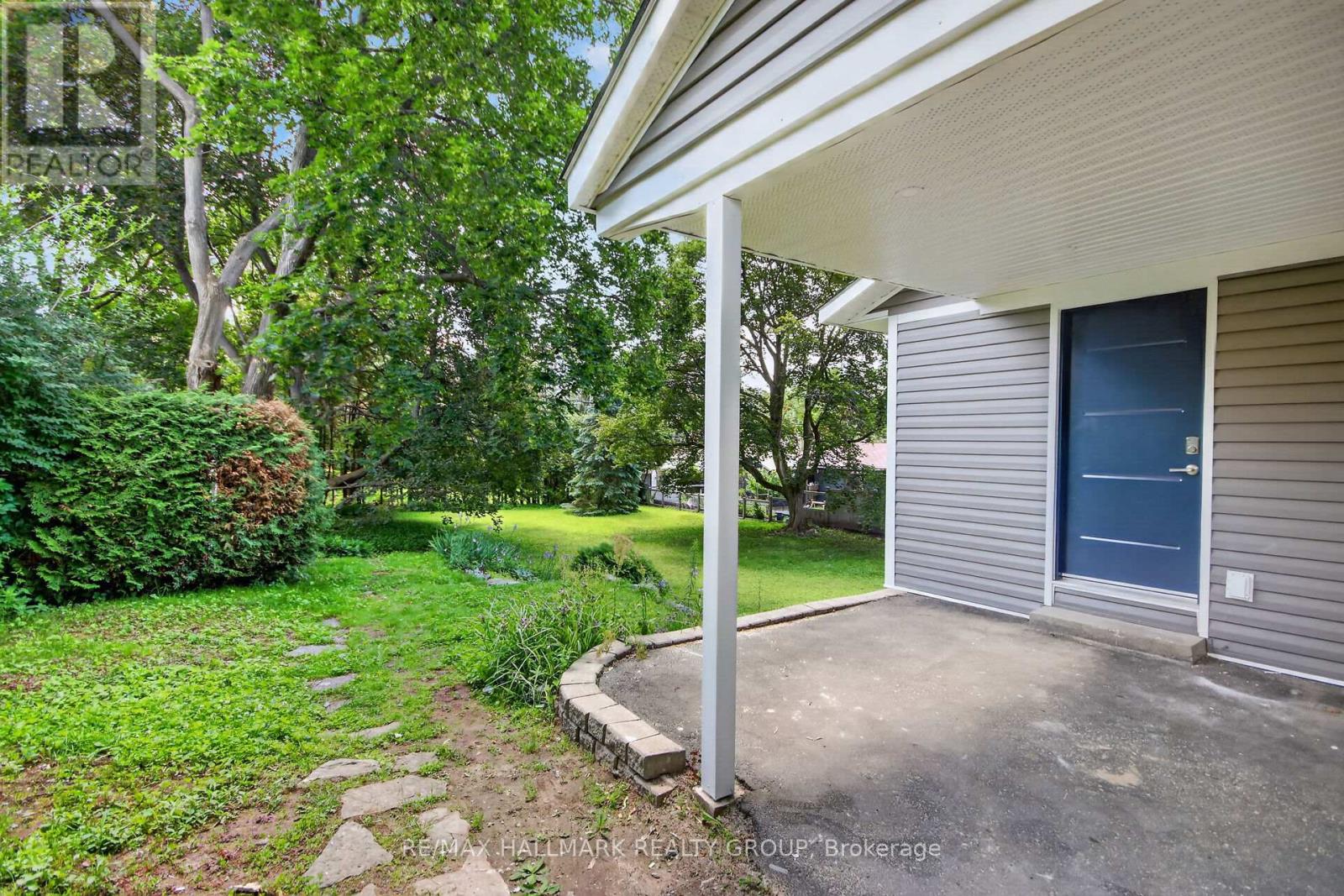 1054 Chelsea Drive, Ottawa, Ontario  K1K 0M8 - Photo 3 - X13495054