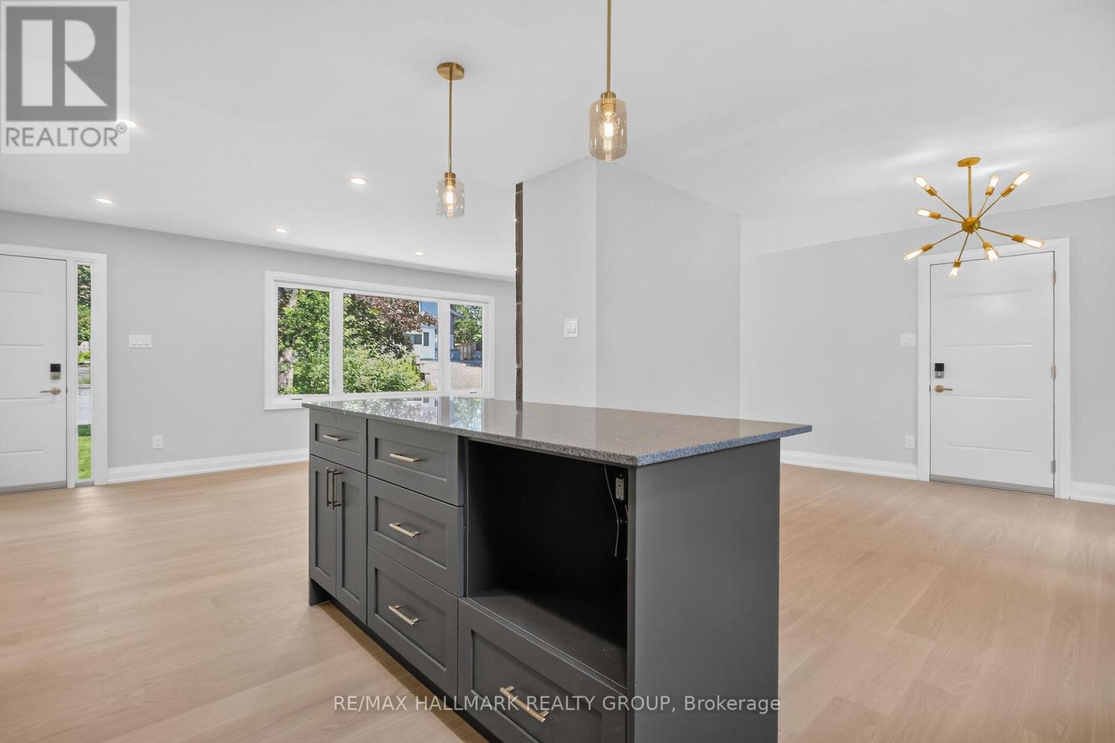 1054 Chelsea Drive, Ottawa, Ontario  K1K 0M8 - Photo 7 - X13495054
