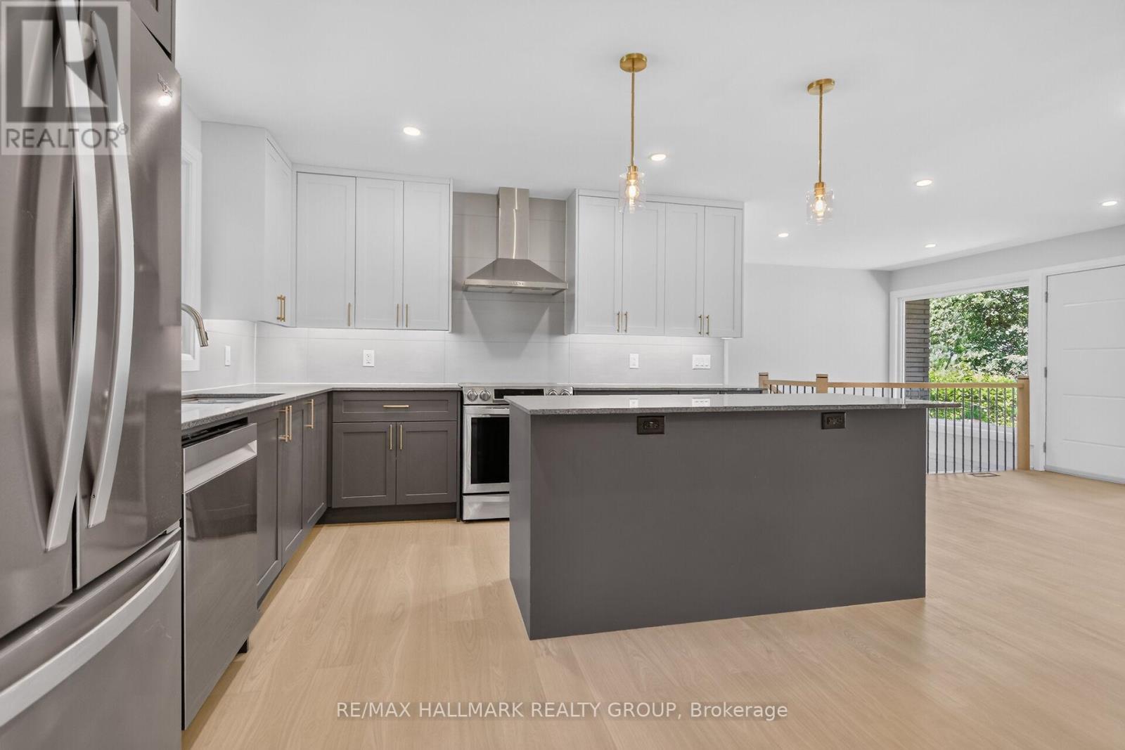 1054 Chelsea Drive, Ottawa, Ontario  K1K 0M8 - Photo 8 - X13495054