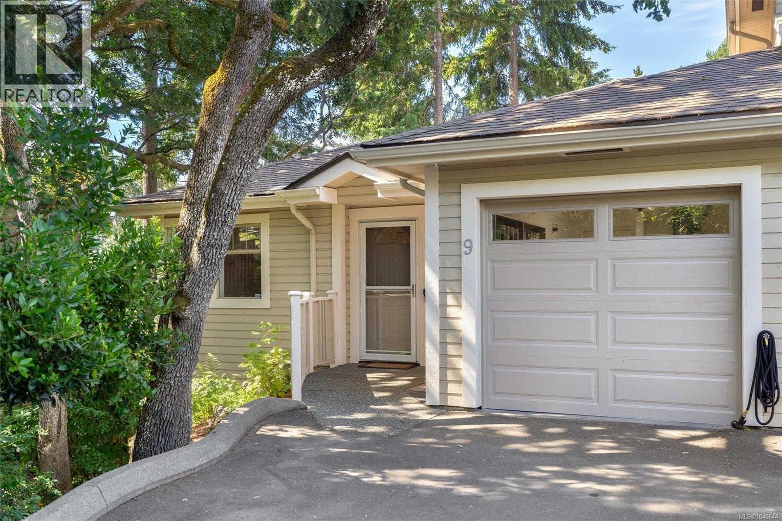 9 850 Parklands Dr