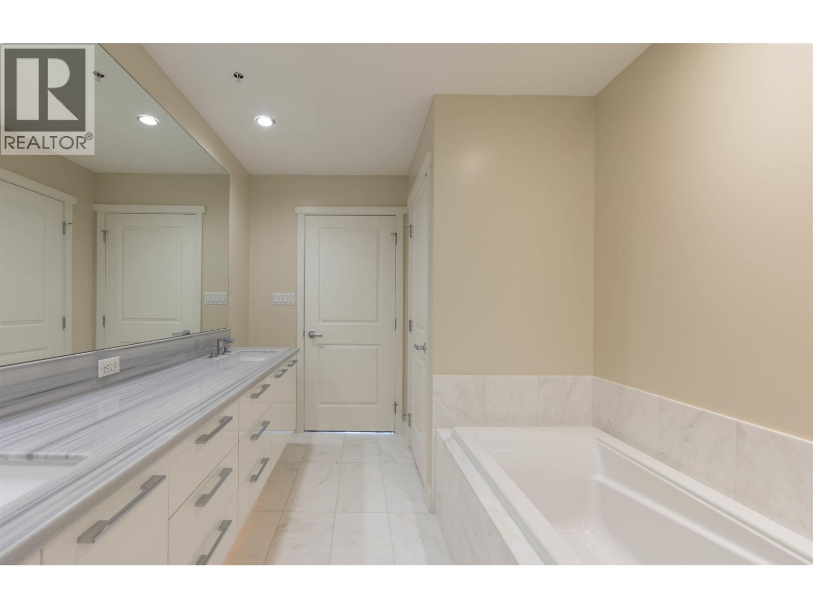 501 5728 BERTON AVENUE — photo 16