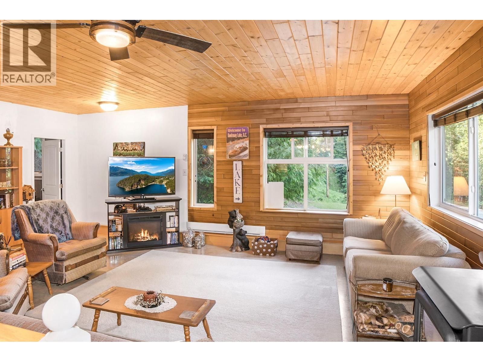 12806 3a Highway, Boswell, British Columbia  V0B 1A0 - Photo 5 - 10392292