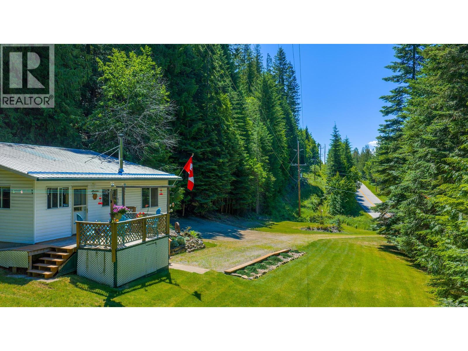 12806 3a Highway, Boswell, British Columbia  V0B 1A0 - Photo 2 - 10392292