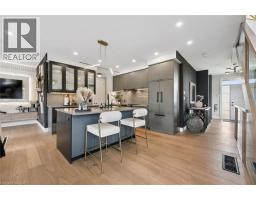 3 QUEENSBROOK Crescent, Cambridge, Ontario