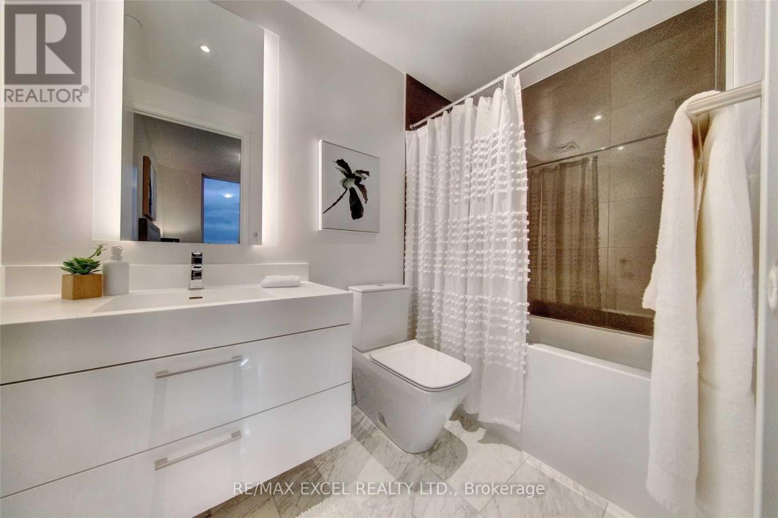 3402 - 1 Yorkville Avenue, Toronto, Ontario  M4W 1L1 - Photo 25 - C13494952