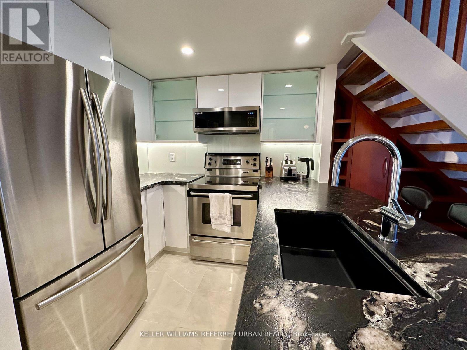 705 - 80 Cumberland Street, Toronto, Ontario  M5R 3N7 - Photo 3 - C13494976