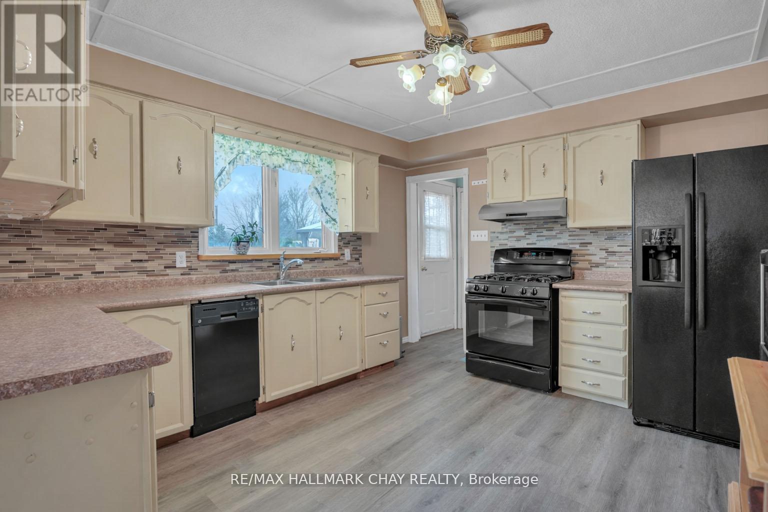 8315 93 Highway, Tiny, Ontario  L0K 2E0 - Photo 4 - S13494966