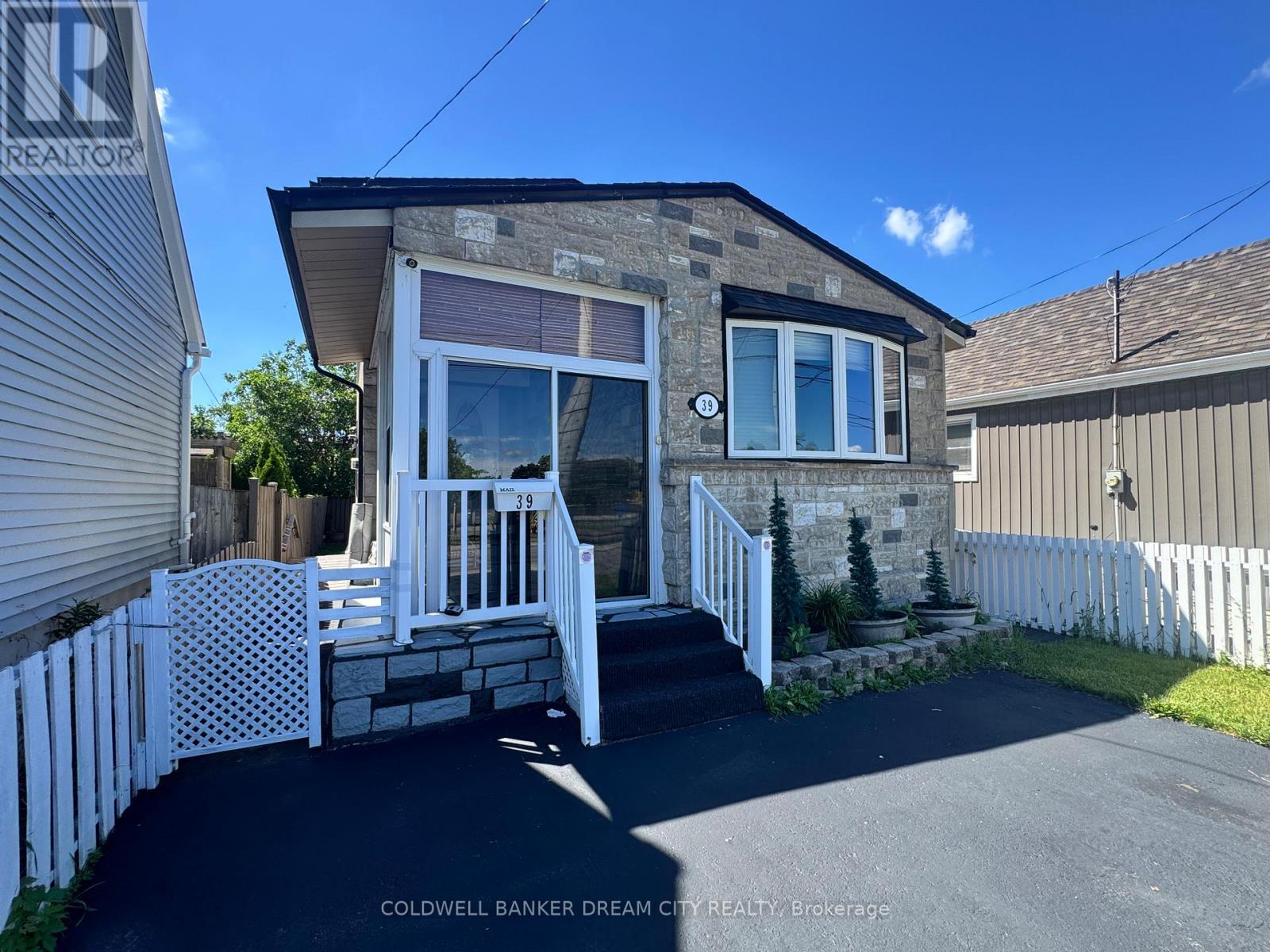 39 Reid Avenue N, Hamilton, Ontario  L8H 6C9 - Photo 2 - X13494904