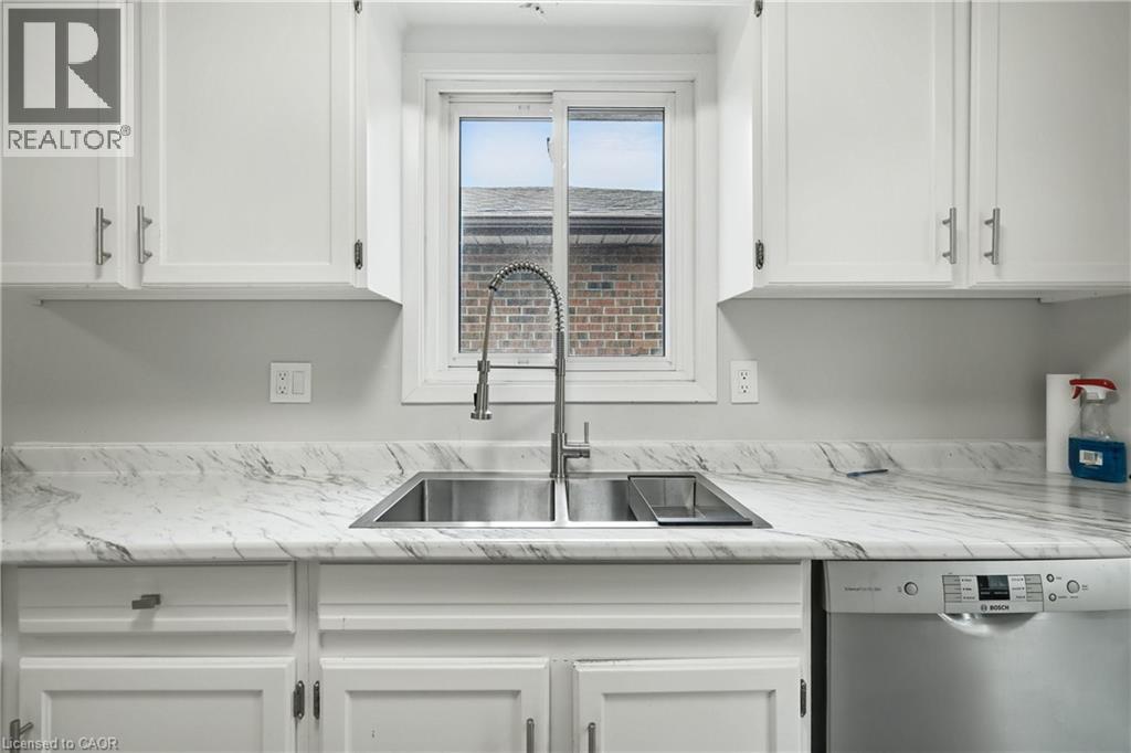 712 Vermouth Avenue Unit# Upper, Mississauga, Ontario  L5A 3T3 - Photo 7 - 40843423