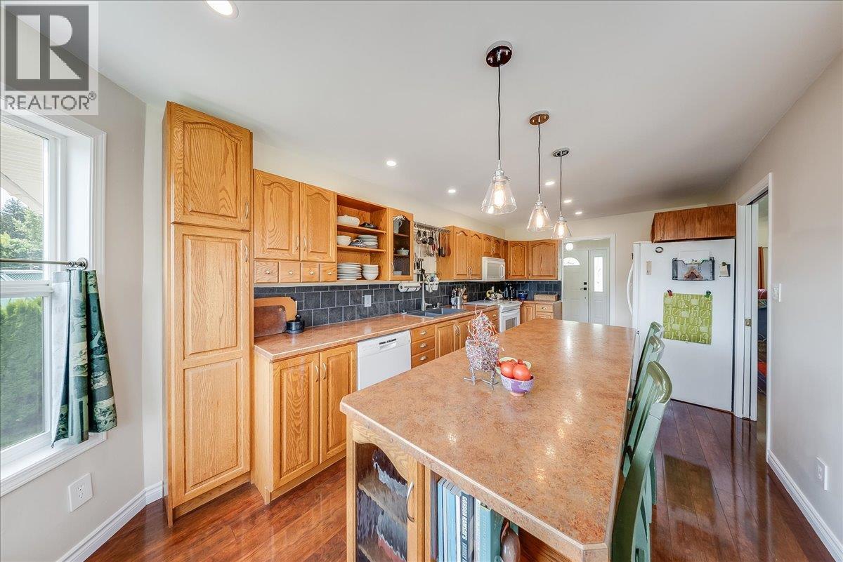 1886 Mountain Street, Fruitvale, British Columbia  V0G 1L1 - Photo 11 - 10392477