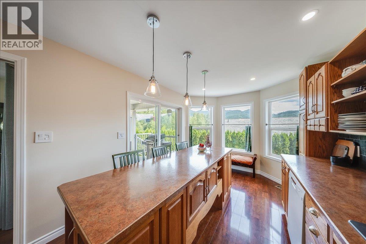 1886 Mountain Street, Fruitvale, British Columbia  V0G 1L1 - Photo 13 - 10392477