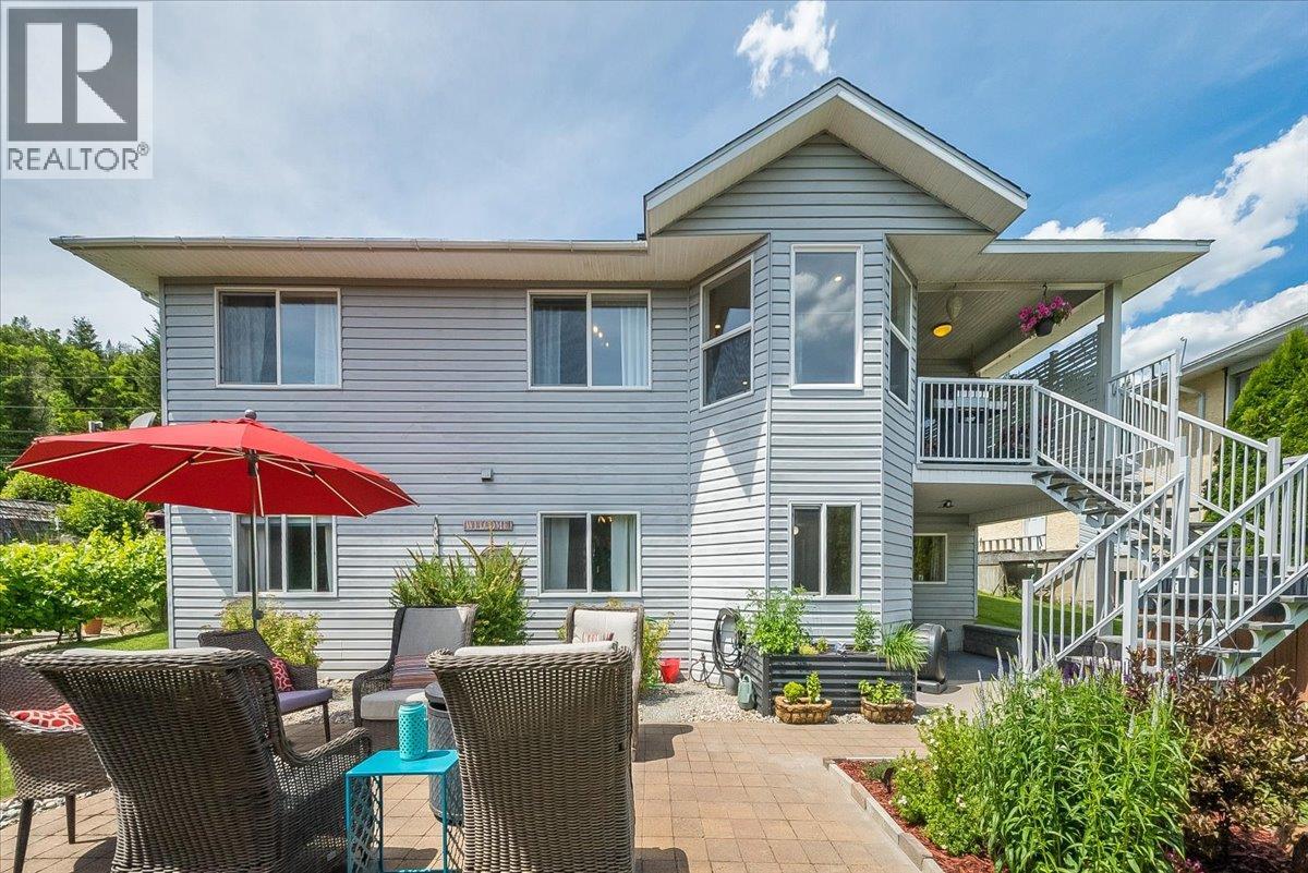 1886 Mountain Street, Fruitvale, British Columbia  V0G 1L1 - Photo 3 - 10392477
