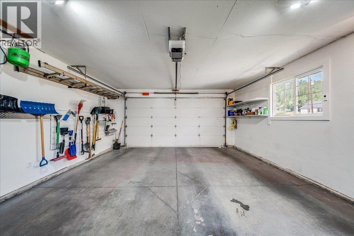 1886 Mountain Street, Fruitvale, British Columbia  V0G 1L1 - Photo 39 - 10392477
