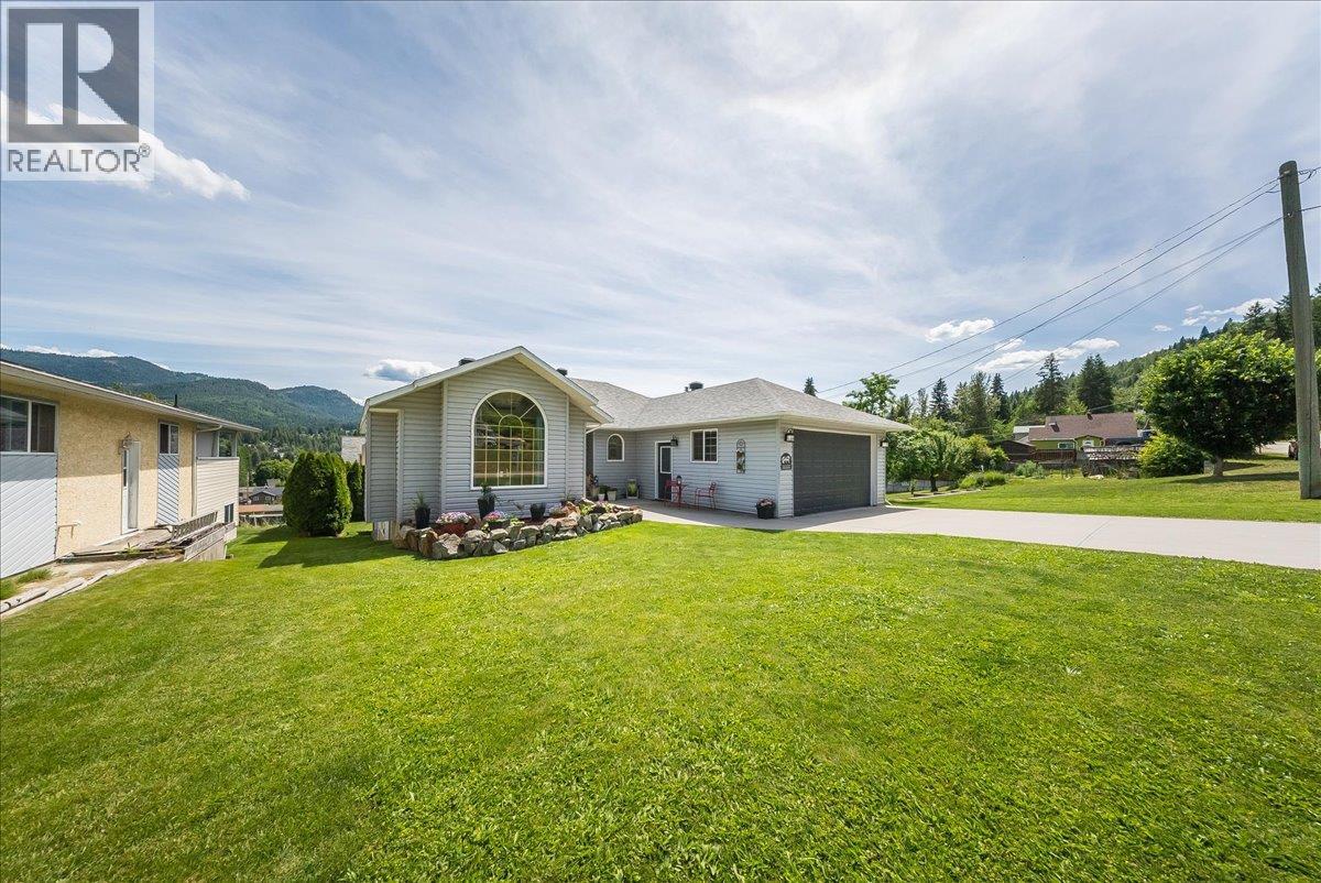 1886 Mountain Street, Fruitvale, British Columbia  V0G 1L1 - Photo 51 - 10392477