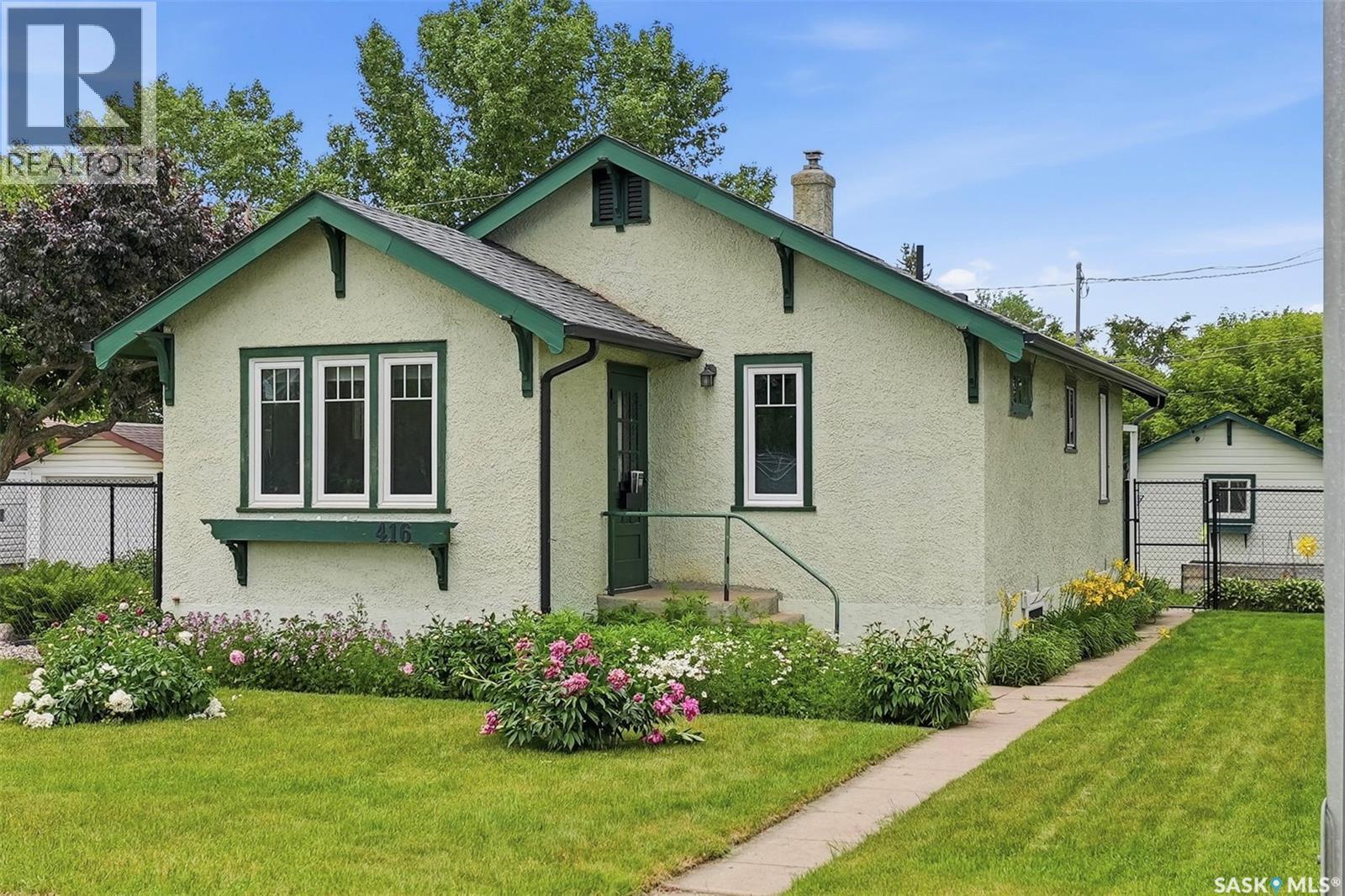 416 22nd Street W, Prince Albert, Saskatchewan  S6V 4K6 - Photo 2 - SK040716