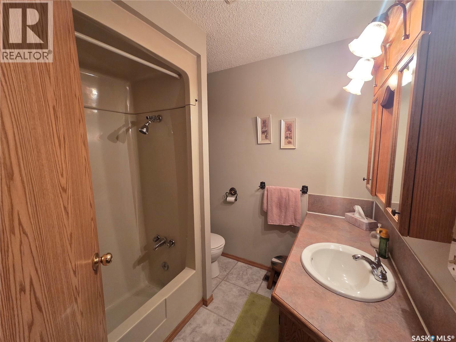 15 Adelaide Street, Manor, Saskatchewan  S0C 1R0 - Photo 18 - SK040541
