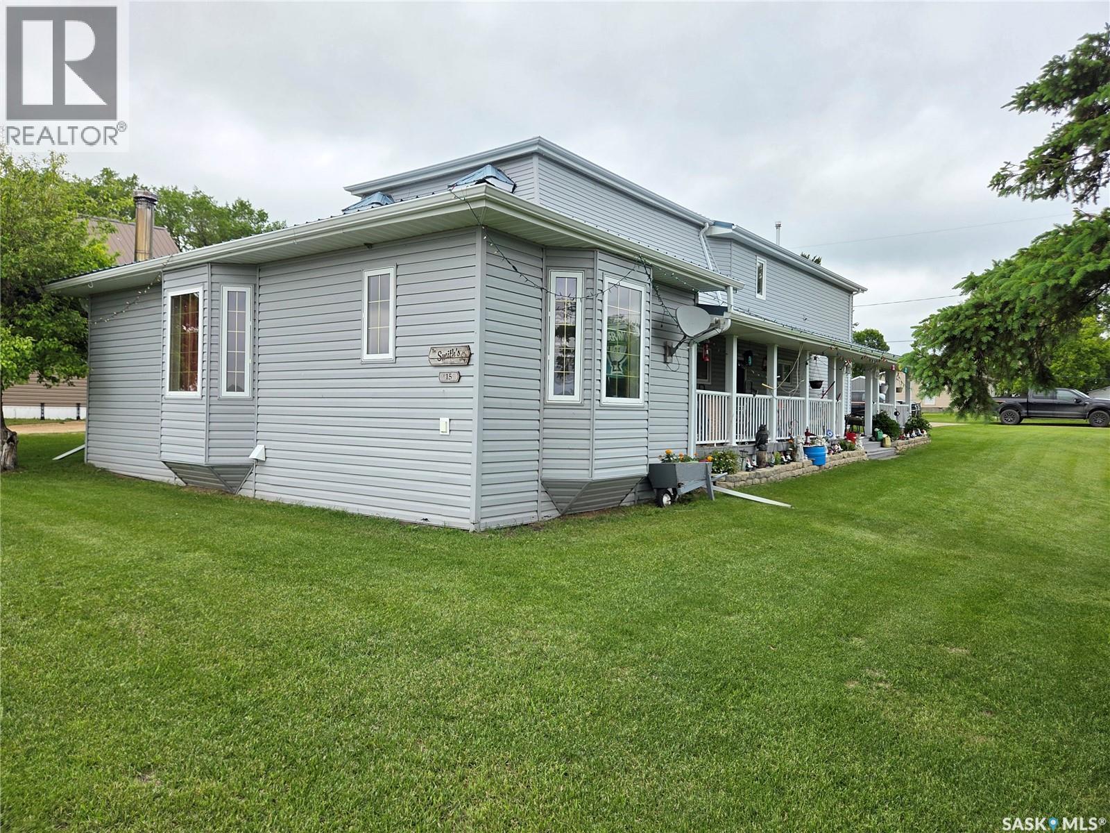 15 Adelaide Street, Manor, Saskatchewan  S0C 1R0 - Photo 2 - SK040541