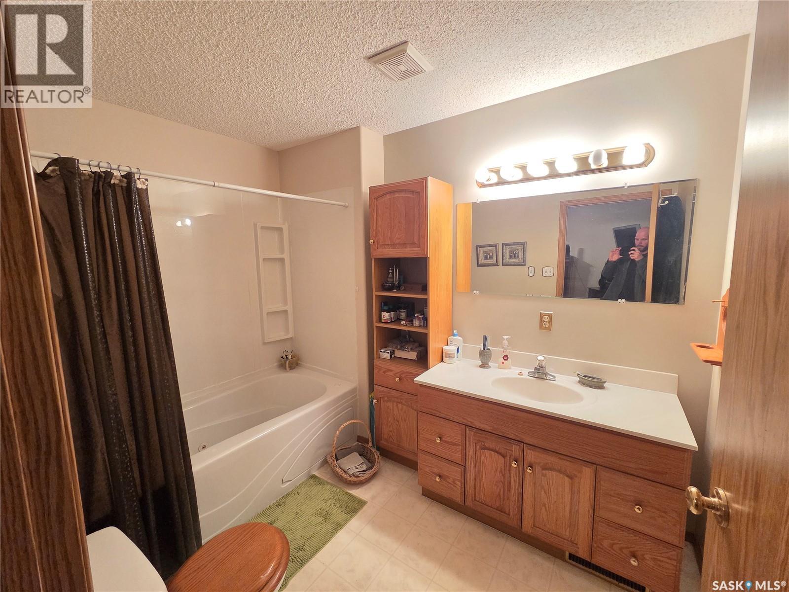 15 Adelaide Street, Manor, Saskatchewan  S0C 1R0 - Photo 27 - SK040541