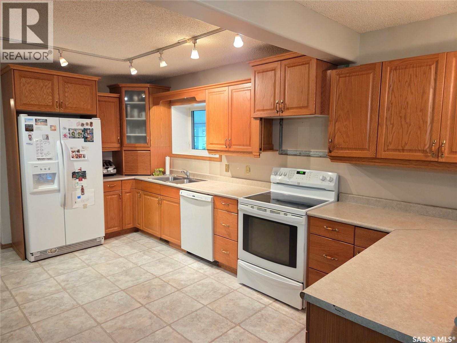 15 Adelaide Street, Manor, Saskatchewan  S0C 1R0 - Photo 31 - SK040541