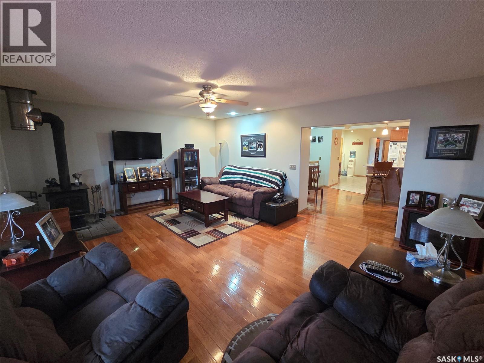 15 Adelaide Street, Manor, Saskatchewan  S0C 1R0 - Photo 44 - SK040541