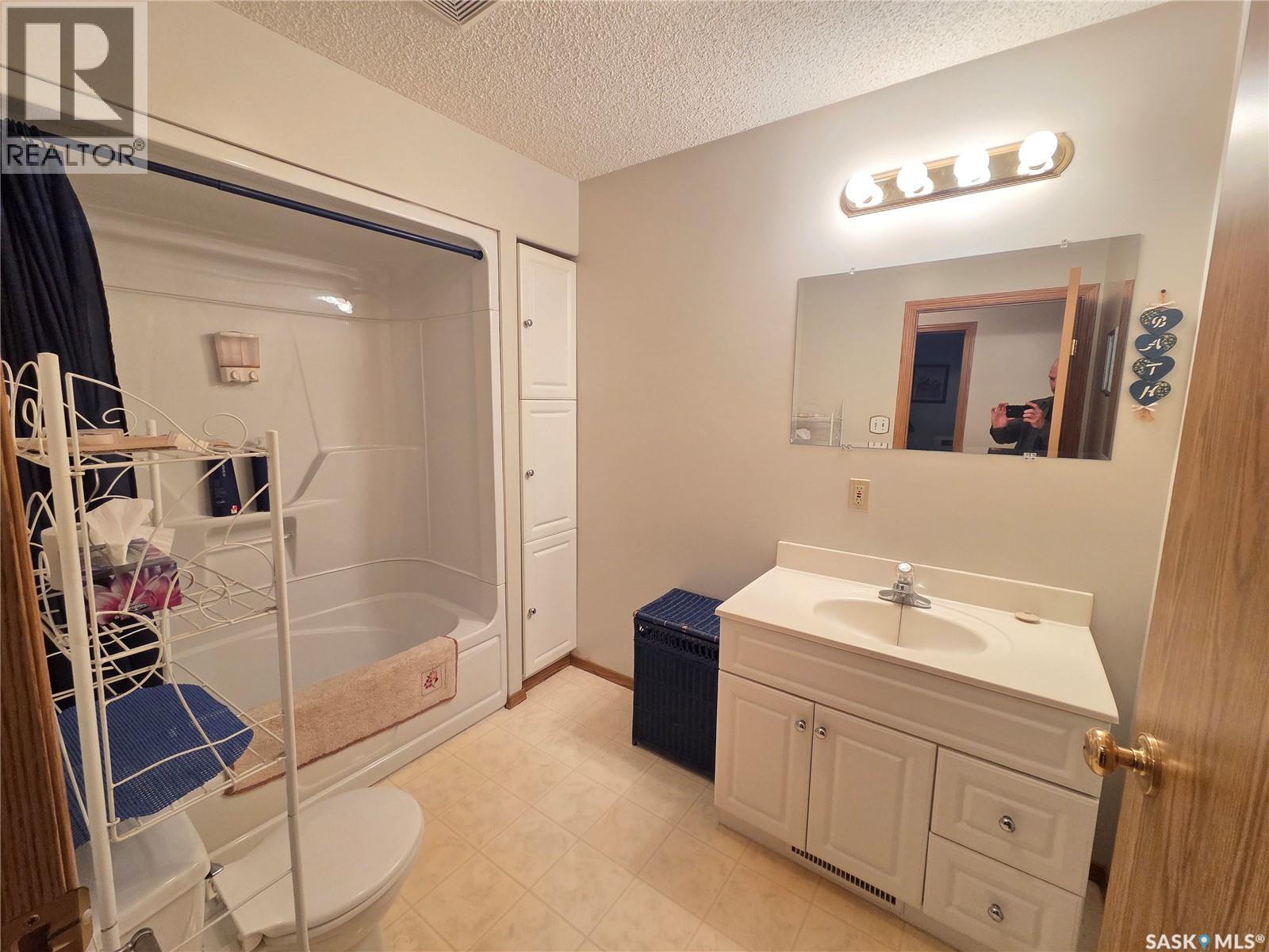 15 Adelaide Street, Manor, Saskatchewan  S0C 1R0 - Photo 54 - SK040541