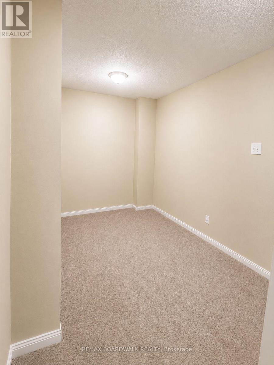 727 Sanibel Private, Ottawa, Ontario  K2H 0A8 - Photo 2 - X13495186
