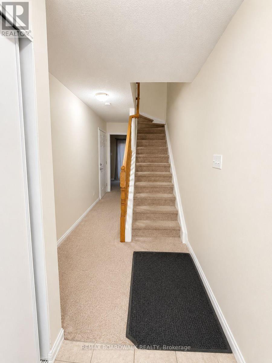 727 Sanibel Private, Ottawa, Ontario  K2H 0A8 - Photo 3 - X13495186