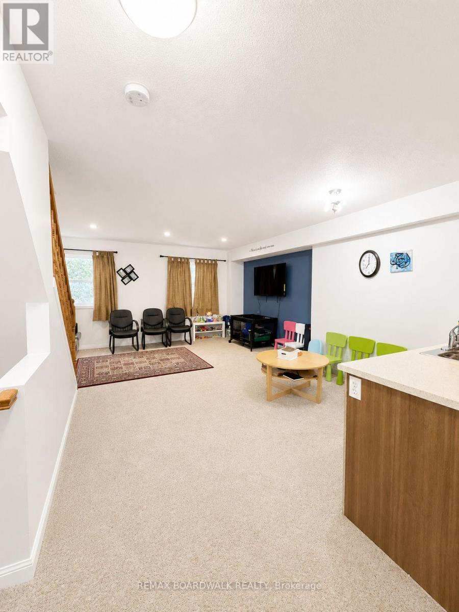 727 Sanibel Private, Ottawa, Ontario  K2H 0A8 - Photo 5 - X13495186