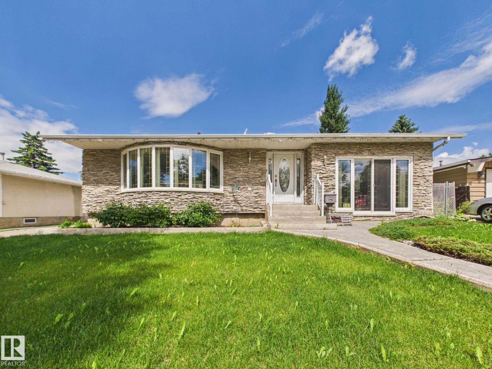 15 Akins DR, St. Albert, Alberta