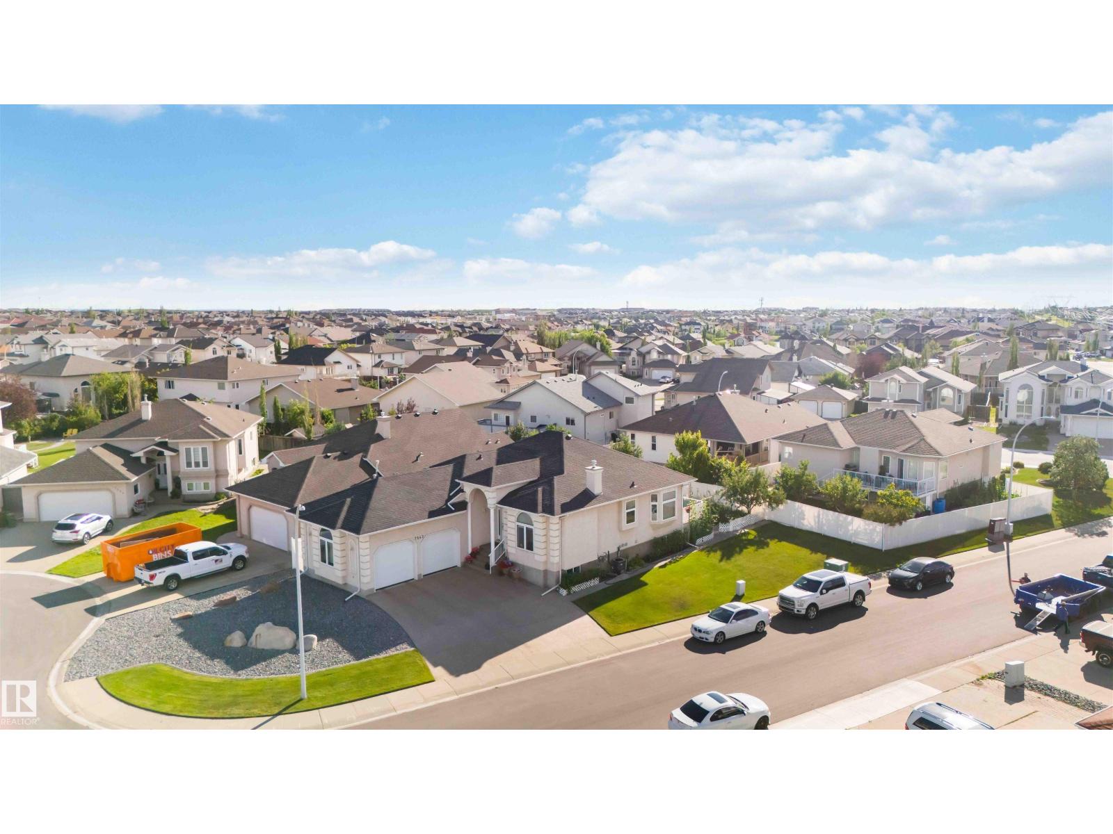 7542 165A AV NW, Edmonton, Alberta
