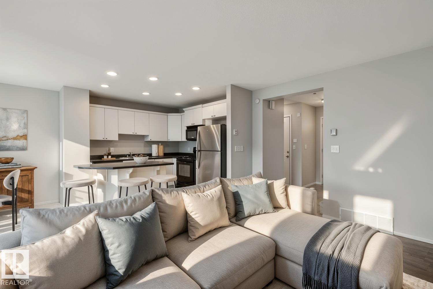 9035 Scott Cr NW, Edmonton, Alberta  T6R 0E8 - Photo 6 - E4495919