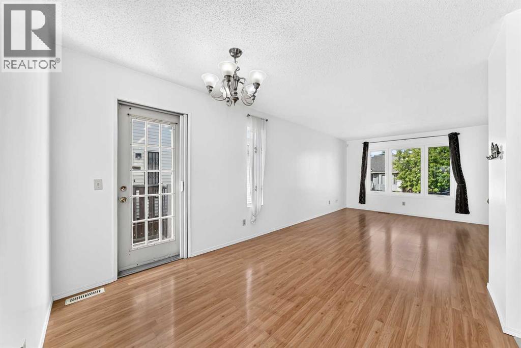 18 Erin Ridge Court Se, Calgary, Alberta  T2B 3B2 - Photo 6 - A2324073