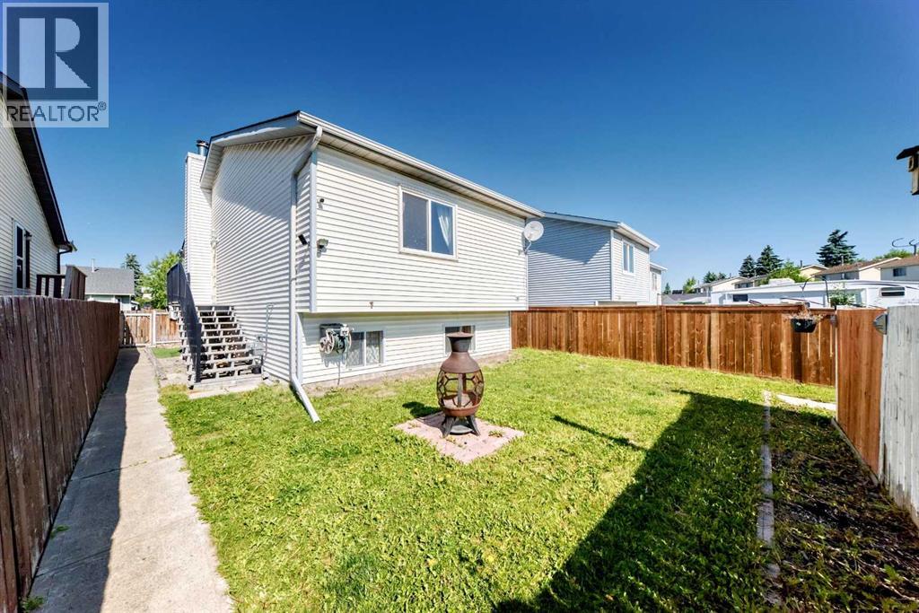 18 Erin Ridge Court Se, Calgary, Alberta  T2B 3B2 - Photo 35 - A2324073
