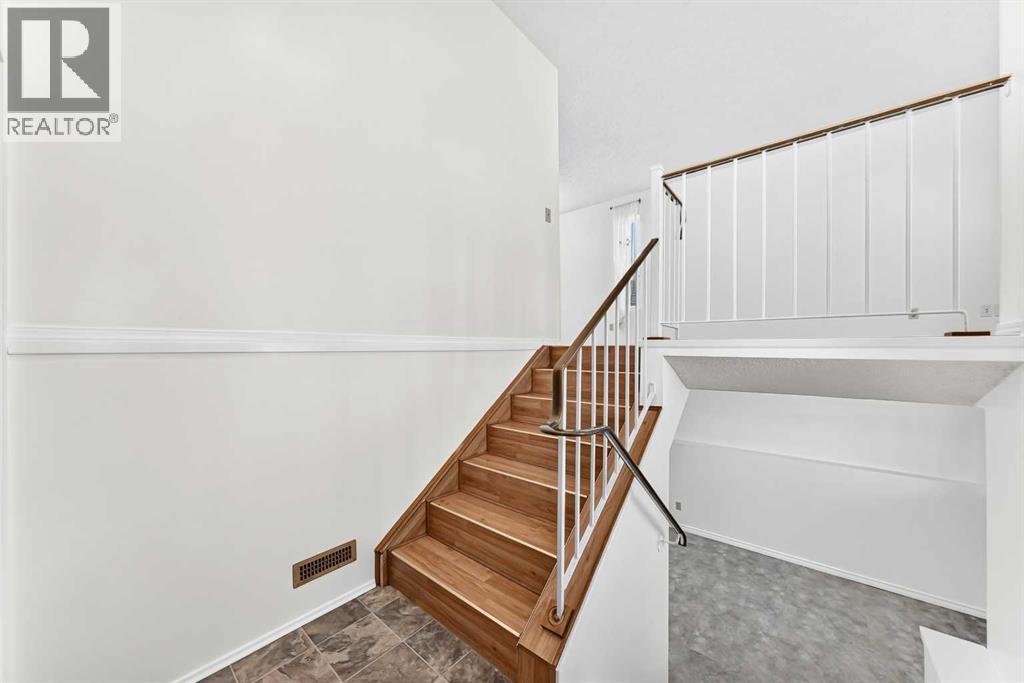 18 Erin Ridge Court Se, Calgary, Alberta  T2B 3B2 - Photo 19 - A2324073
