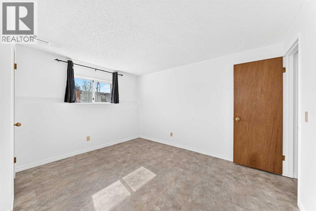 18 Erin Ridge Court Se, Calgary, Alberta  T2B 3B2 - Photo 28 - A2324073