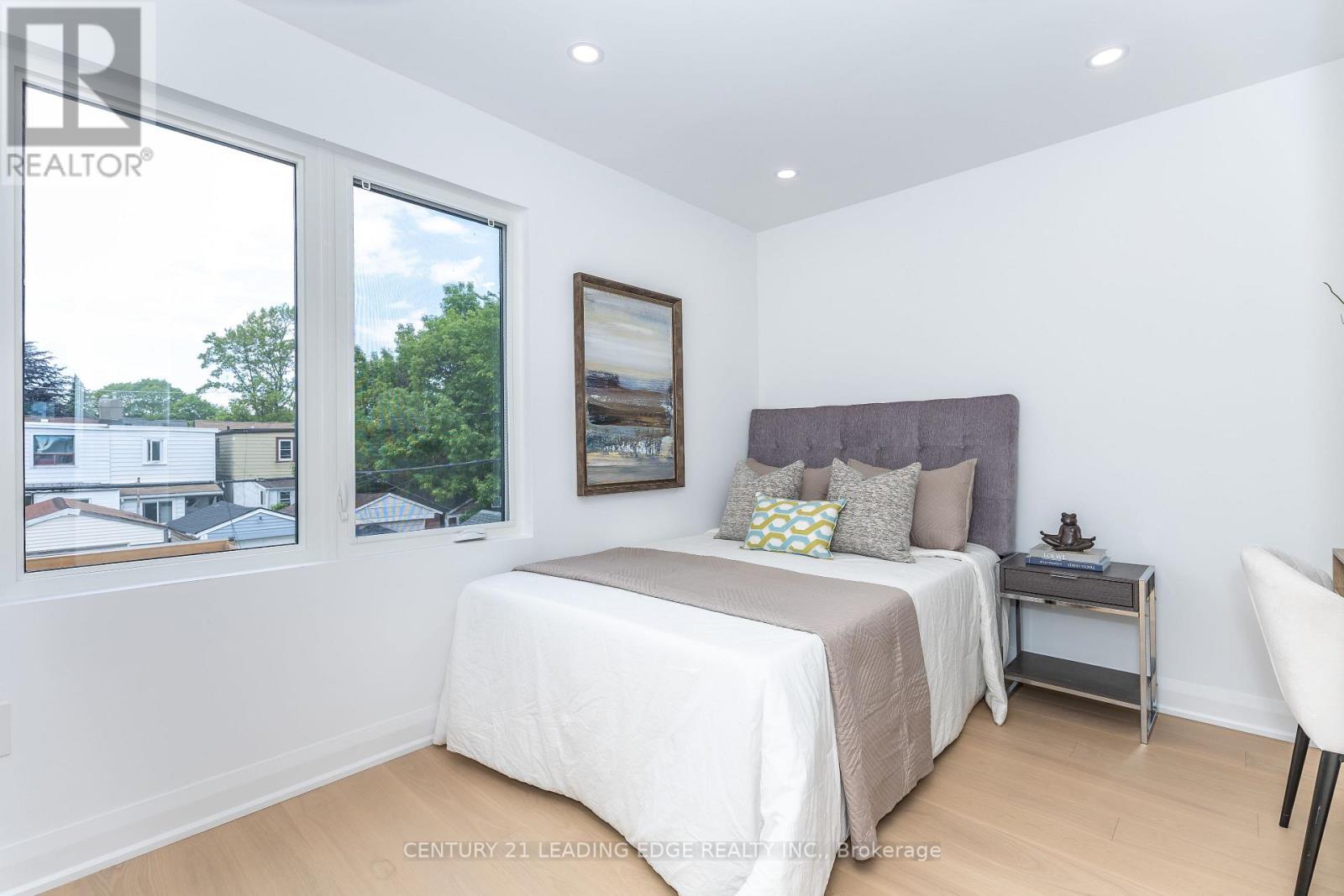 12 Marigold Avenue, Toronto, Ontario  M4M 3B2 - Photo 23 - E13495132