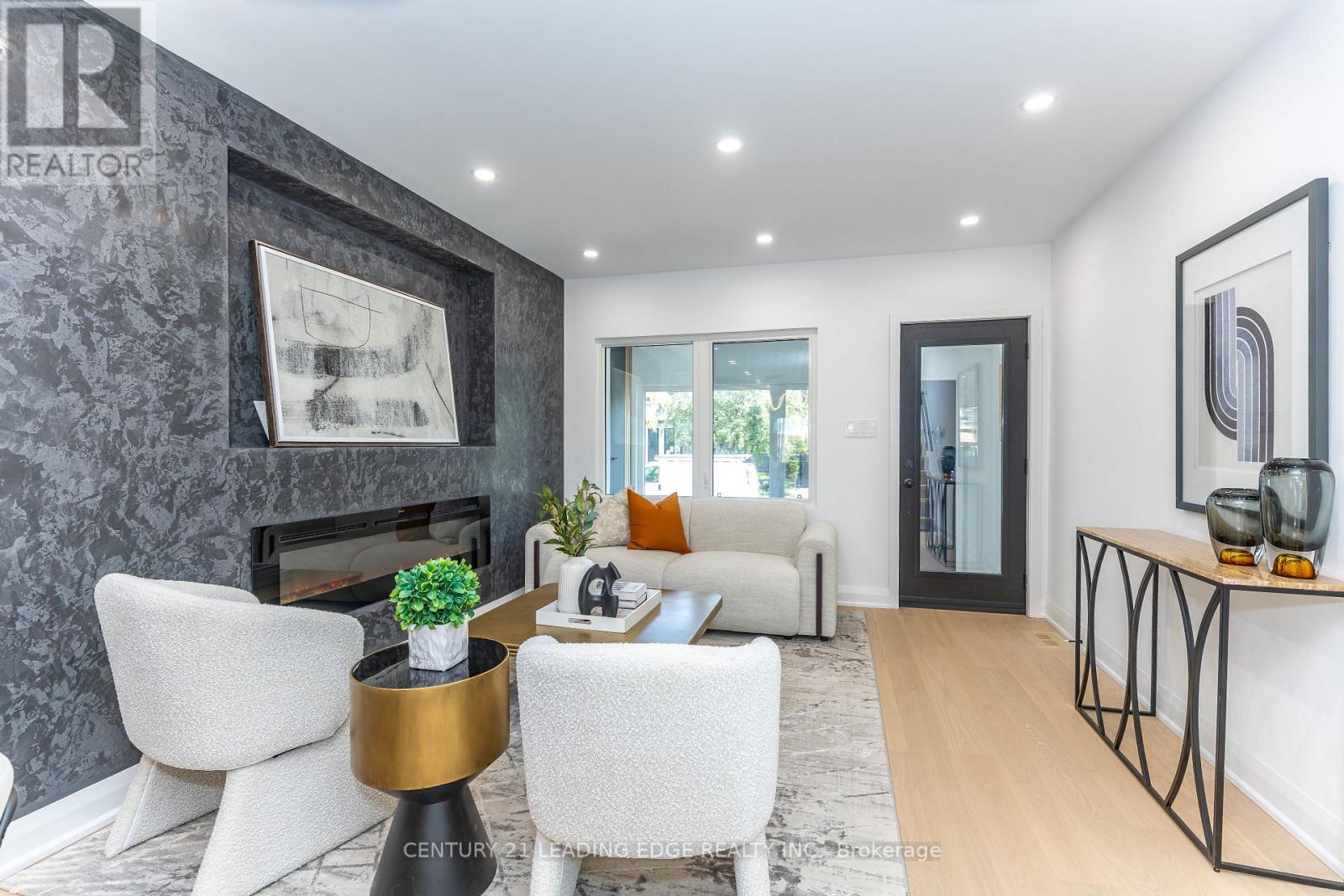 12 Marigold Avenue, Toronto, Ontario  M4M 3B2 - Photo 6 - E13495132