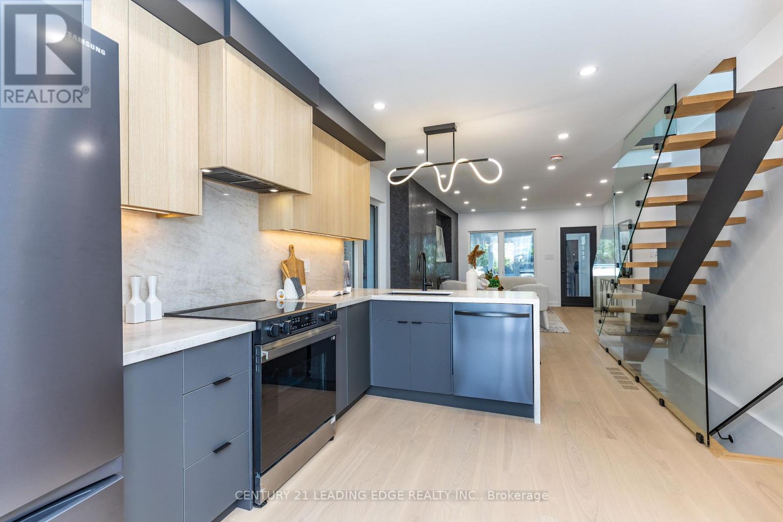 12 Marigold Avenue, Toronto, Ontario  M4M 3B2 - Photo 12 - E13495142