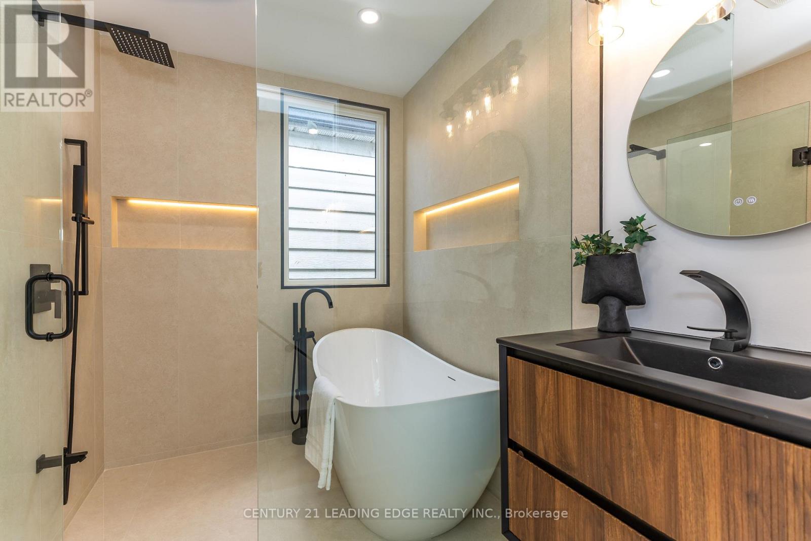12 Marigold Avenue, Toronto, Ontario  M4M 3B2 - Photo 20 - E13495142