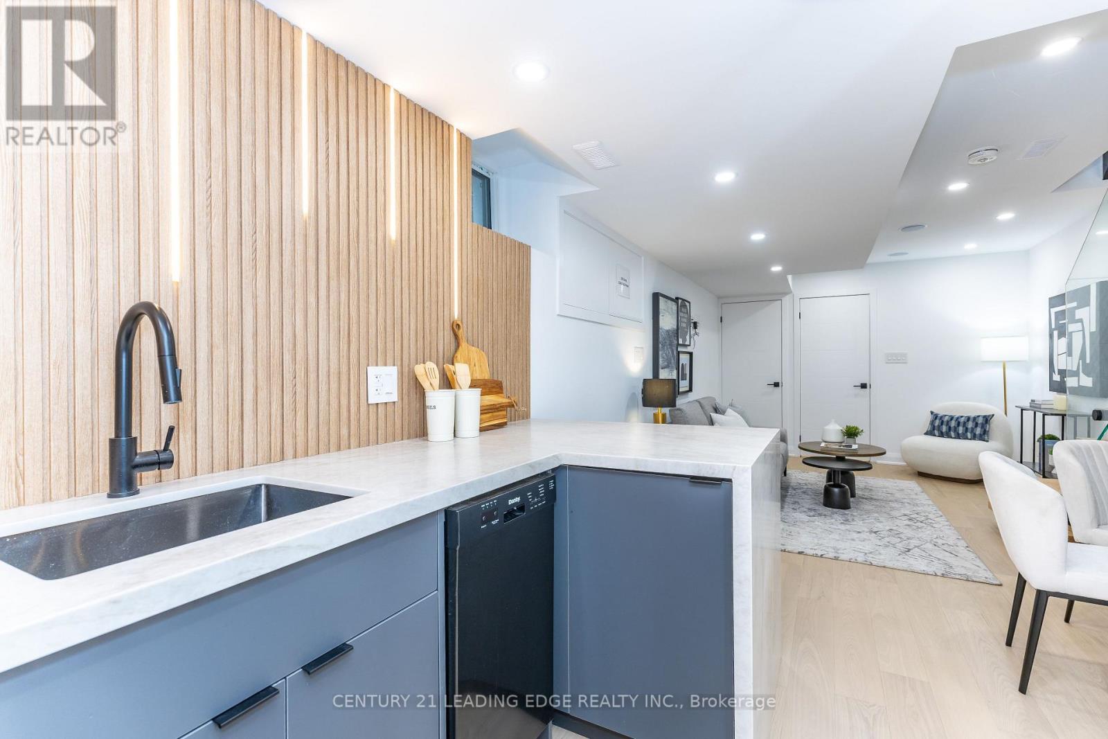 12 Marigold Avenue, Toronto, Ontario  M4M 3B2 - Photo 30 - E13495142