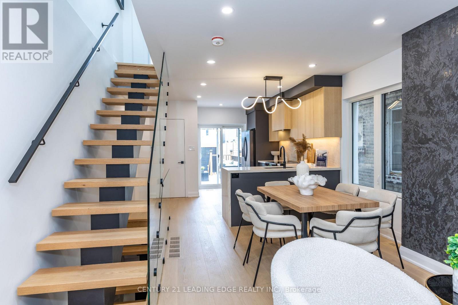 12 Marigold Avenue, Toronto, Ontario  M4M 3B2 - Photo 7 - E13495142