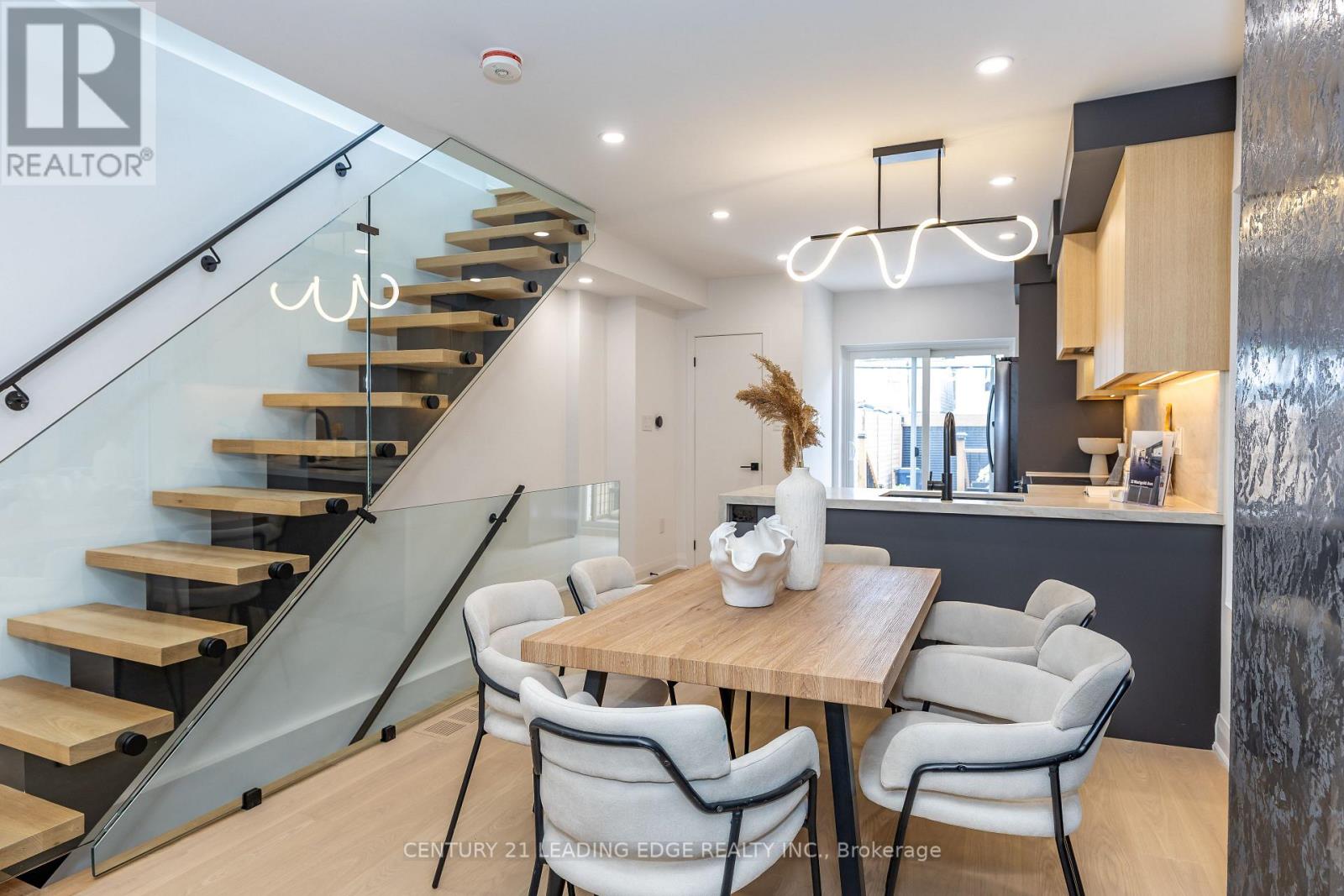 12 Marigold Avenue, Toronto, Ontario  M4M 3B2 - Photo 8 - E13495142