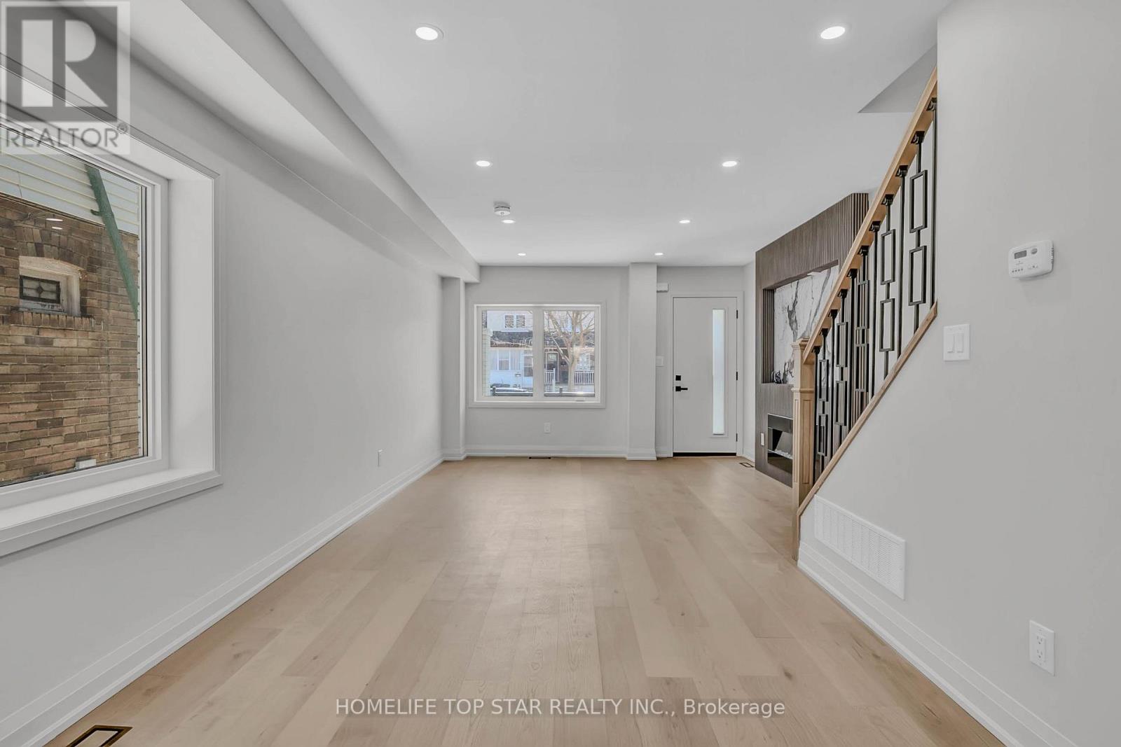 56 Mortimer Avenue, Toronto, Ontario  M4K 2A1 - Photo 15 - E13495152