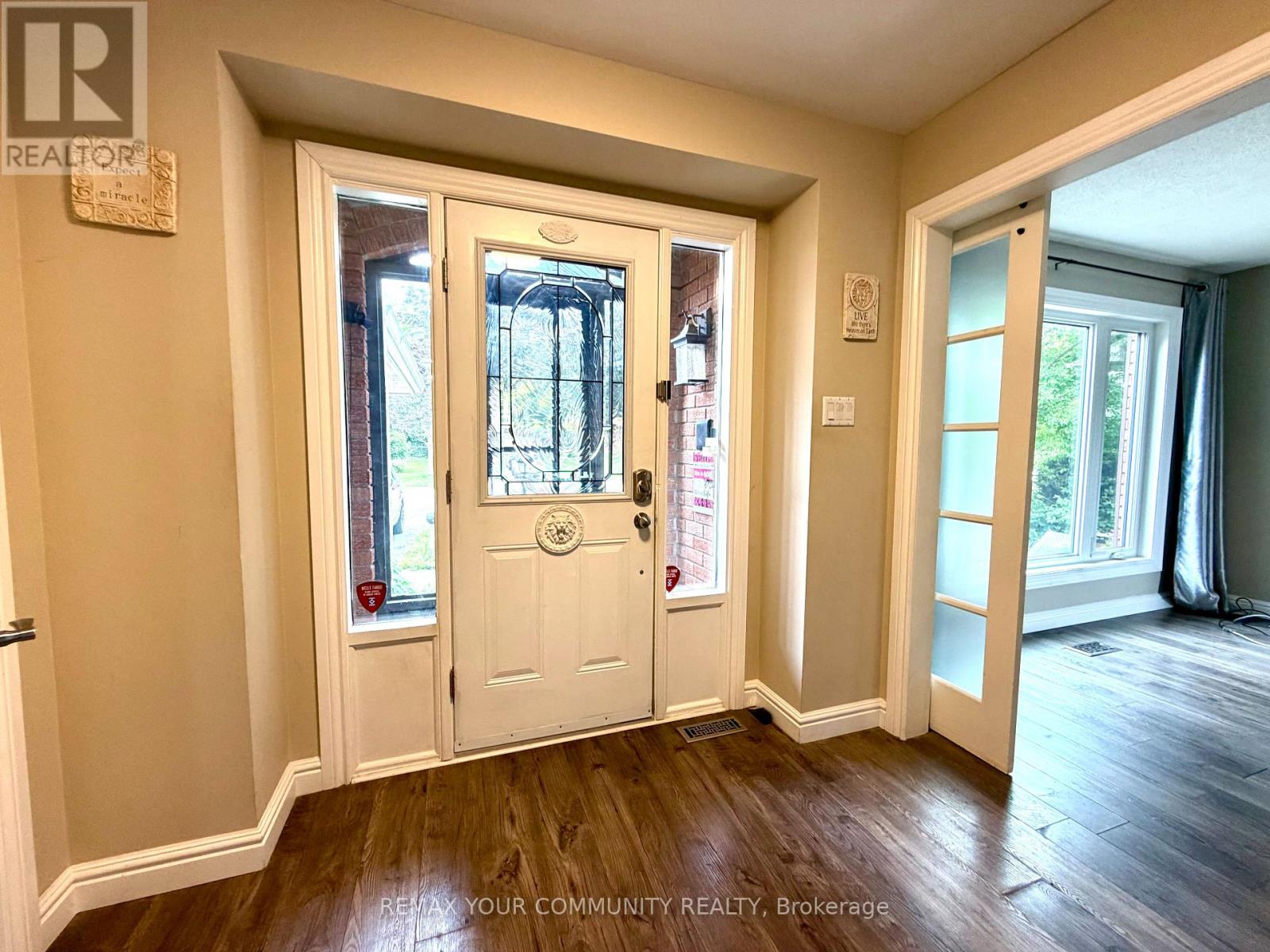 209 Yorkshire Drive, Newmarket, Ontario  L3Y 6K9 - Photo 7 - N13495178