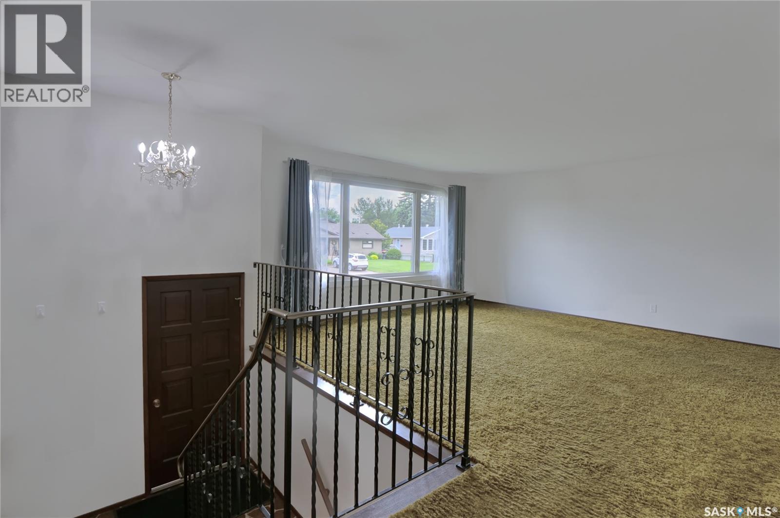 951 Grandview Street W, Moose Jaw, Saskatchewan  S6H 5M1 - Photo 2 - SK040765