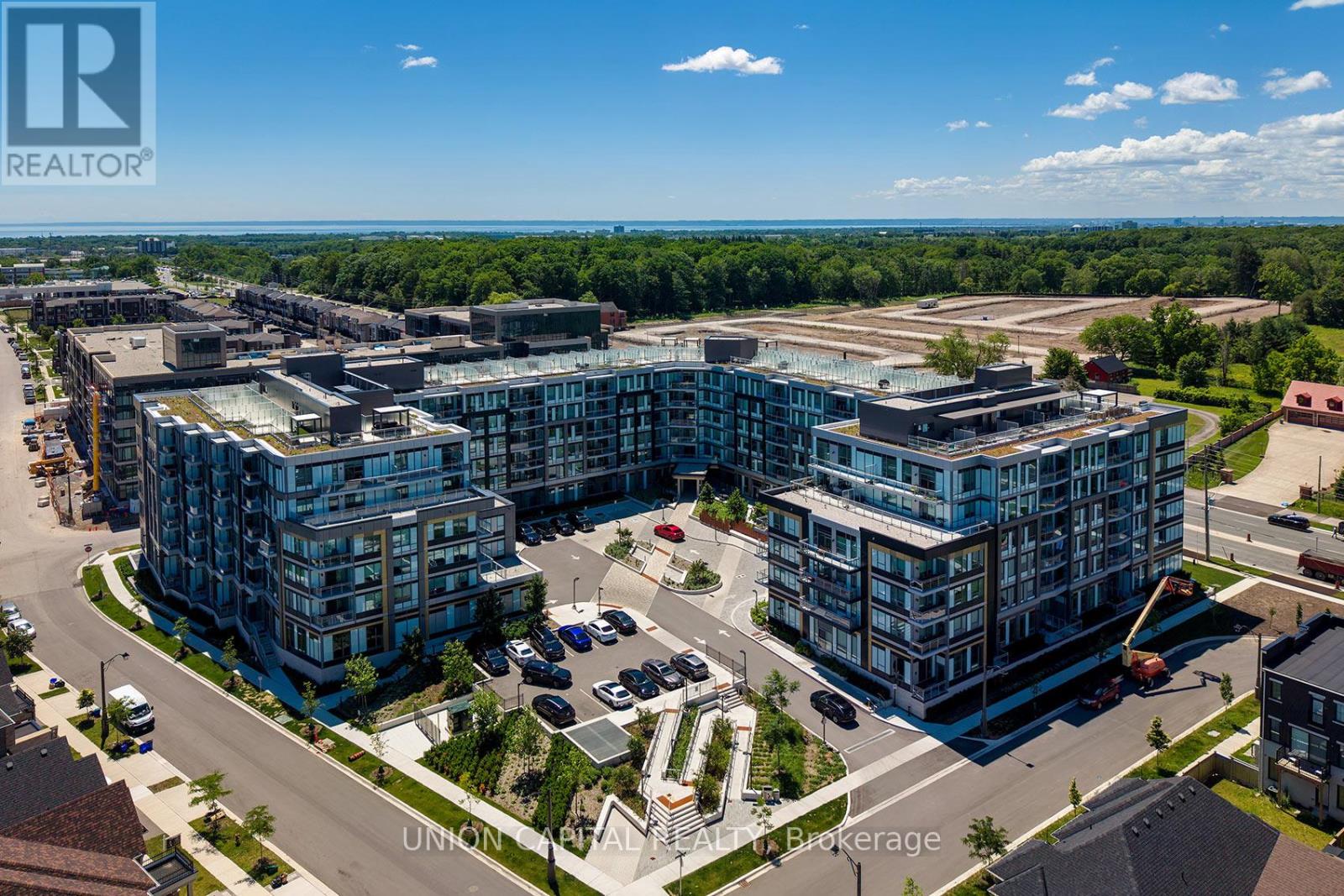 230 - 2501 Saw Whet Boulevard, Oakville (Ga Glen Abbey), Ontario  L6M 5N2 - Photo 2 - W13495108