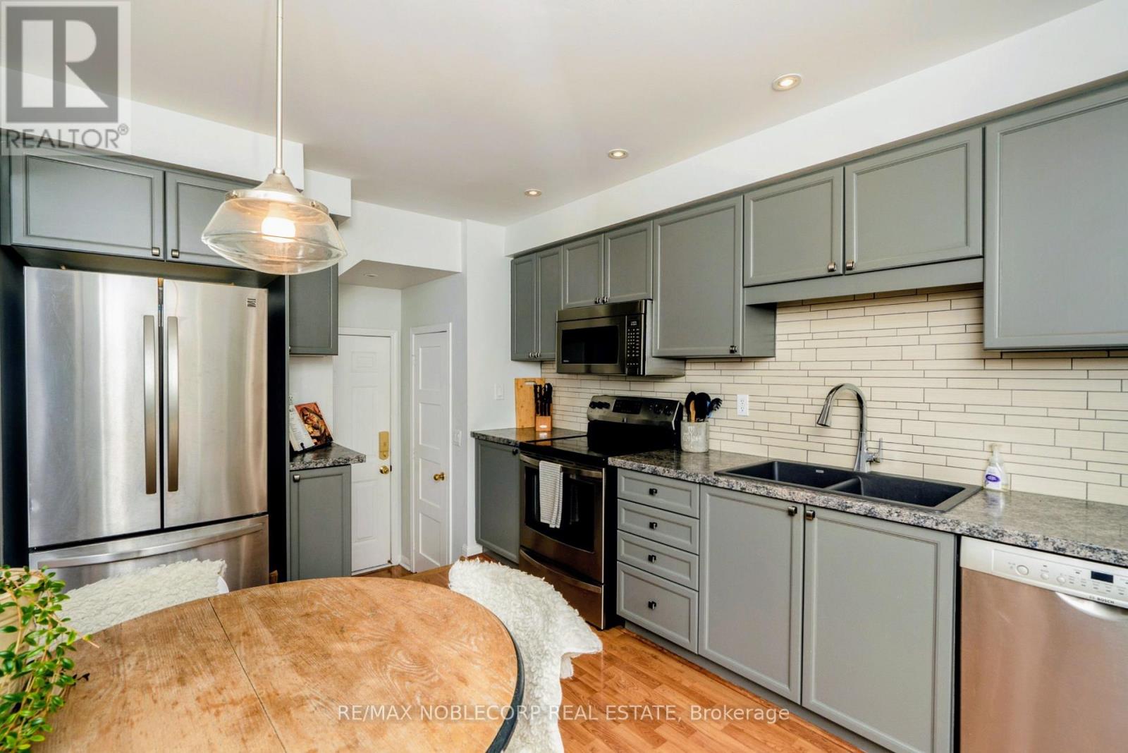 747 Edwards Avenue, Milton, Ontario  L9T 6B2 - Photo 9 - W13495114