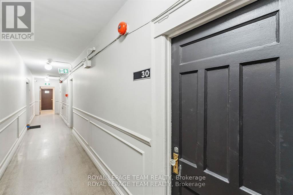 30 - 407 Elgin Street, Ottawa, Ontario  K2P 1N2 - Photo 2 - X12881798